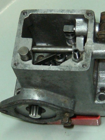 View of the fuel pump rack control servo.JPG